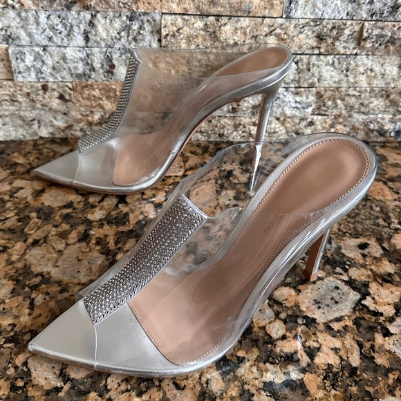 GIANVITO ROSSI
Sigma Crystal-Embellished Metallic Leather Sandals - Picture 4 of 11